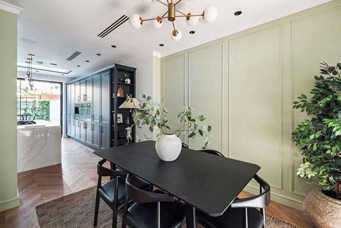 4 Bedroom Terraced House For Sale In Tollington Way, London, N7