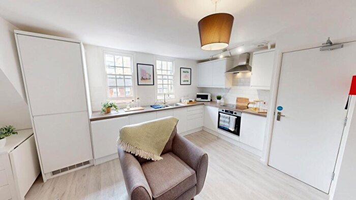 3 Bedroom Flat To Rent In /, Park Street, BS1