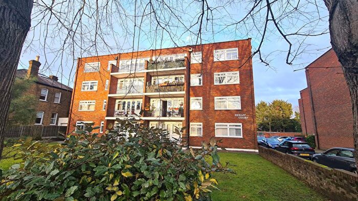 2 Bedroom Flat For Sale In Henley Court, Chase Side, Southgate, N14