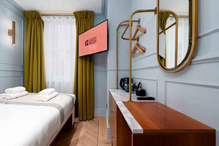 1 Bedroom Flat To Rent In Room, Fitzroy Street, London Dz, Uk, London, W1T