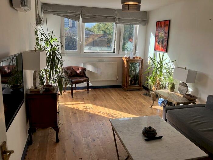 1 Bedroom Flat To Rent In Central Street, Old Street, EC1V