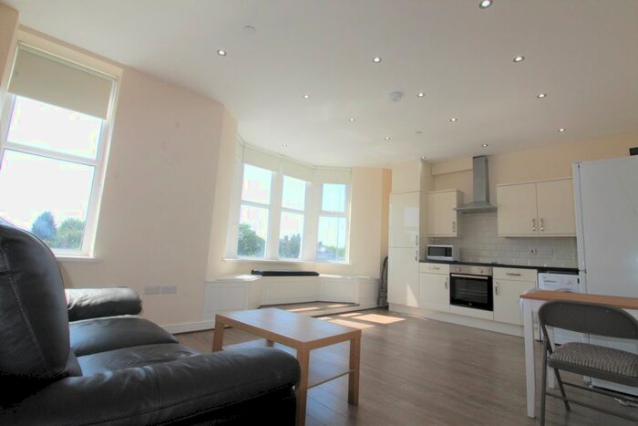 2 Bedroom Flat To Rent In North Road, Heath, Cardiff CF14