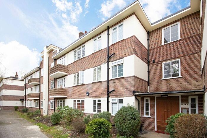 2 Bedroom Flat To Rent In Leigham Court Road, London, SW16