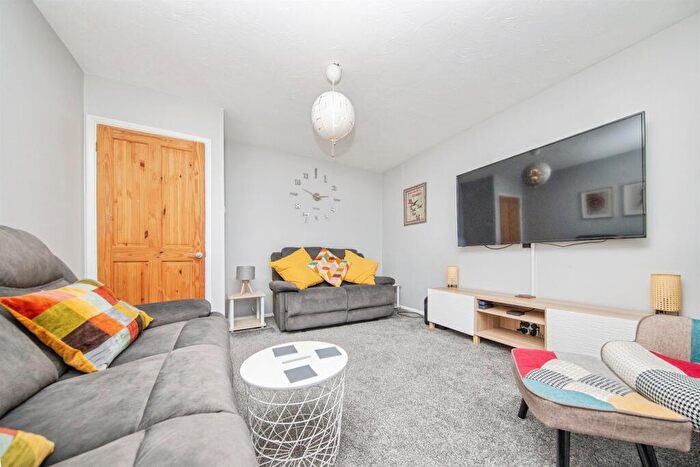 2 Bedroom Flat For Sale In Deepdale Road, Harwich, CO12