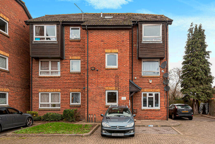 1 Bedroom Flat To Rent In Braemar Gardens, Slough, SL1