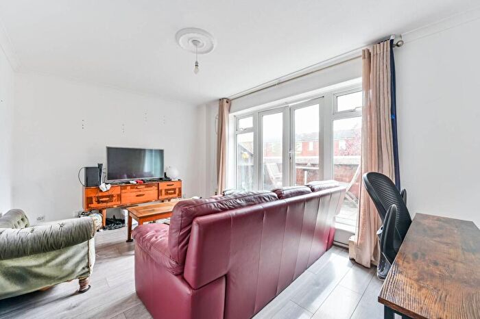 3 Bedroom Flat To Rent In Upper Clapton, Upper Clapton, London, E5