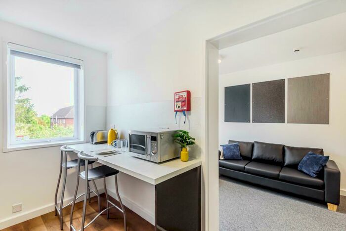 Apartment To Rent In Horspath Driftway, Headington, OX3