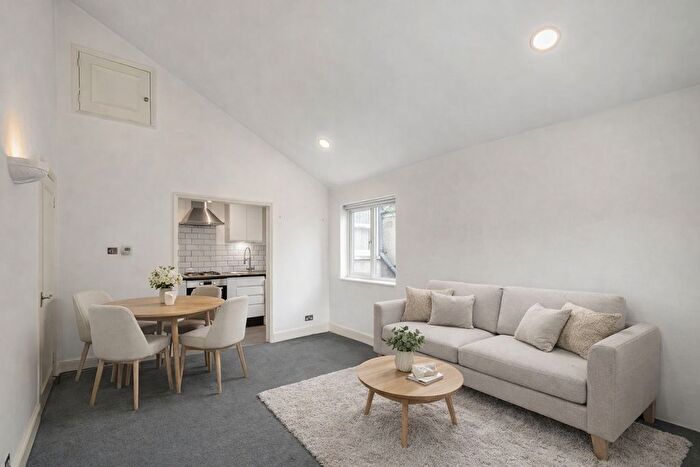 1 Bedroom Flat For Sale In Garratt Lane, Earlsfield, London, SW17