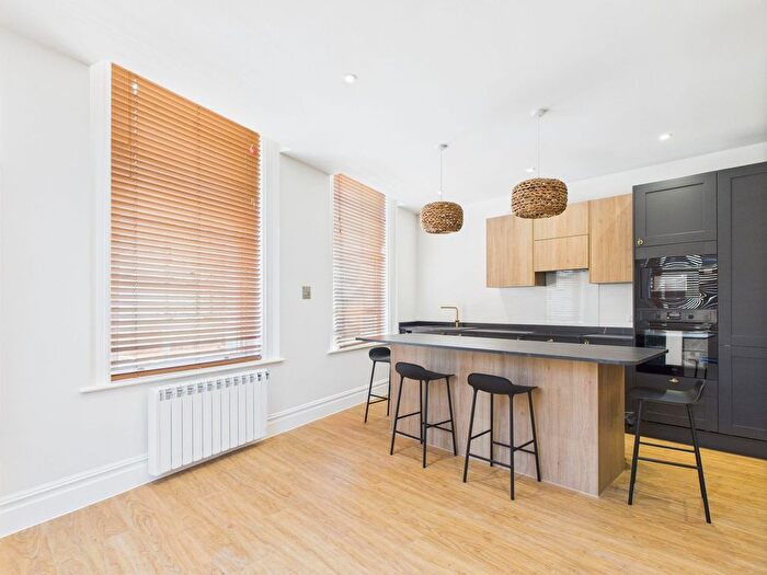 2 Bedroom Flat To Rent In High Street, Cheltenham, GL50