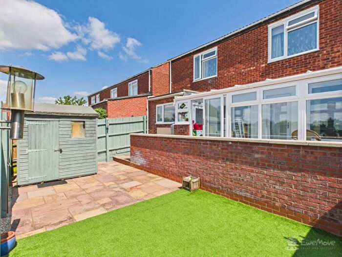 3 Bedroom Semi-Detached House For Sale In Vincent Close, Newmarket, Suffolk, CB8
