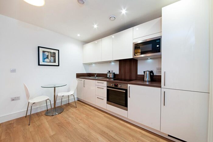 Flat To Rent In Hannaford Walk, Bromley By Bow, London, E3