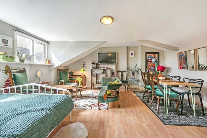 2 Bedroom Flat To Rent In Ainsworth Road, Hackney, E9