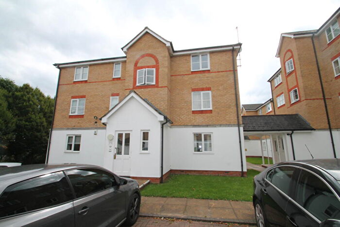 1 Bedroom Apartment For Sale In Clarence Close, Barnet, EN4