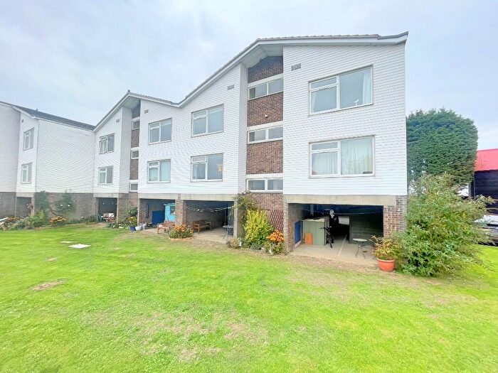 2 Bedroom Flat For Sale In Woodrolfe Park, Tollesbury, CM9
