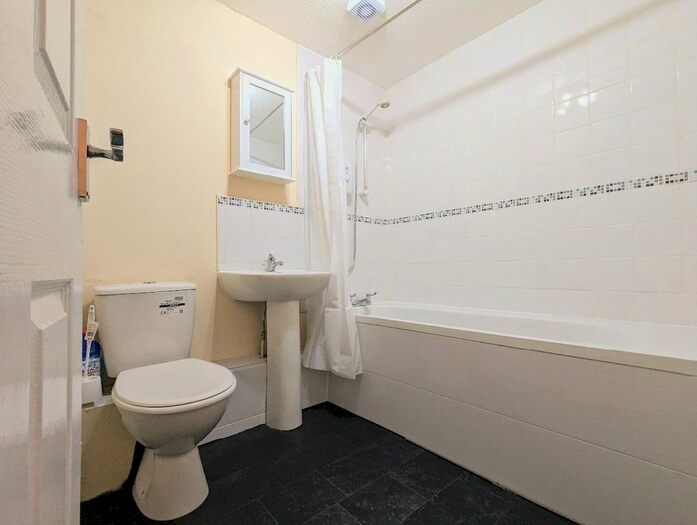 2 Bedroom Flat To Rent In Lever House Moorfield Chase, Farnworth