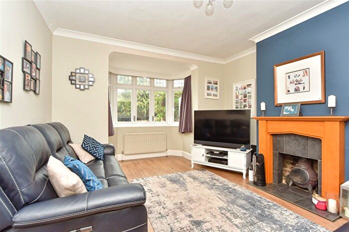 4 Bedroom Terraced House For Sale In Hunters Way West, Darland, Gillingham, Kent, ME5