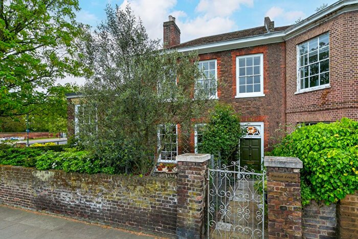 3 Bedroom Terraced House For Sale In Hampton Court Road, East Molesey, KT8