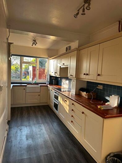 3 Bedroom Semi-Detached House To Rent In Spenser Road, Aylesbury, HP21