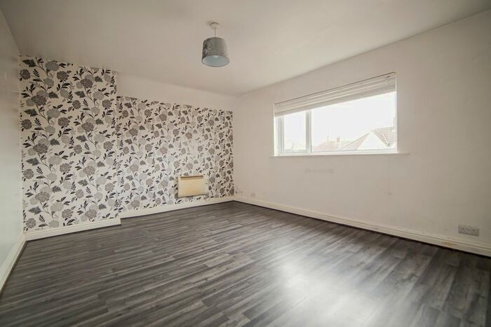 2 Bedroom Flat To Rent In Ilminster Avenue, Knowle, Bristol, BS4