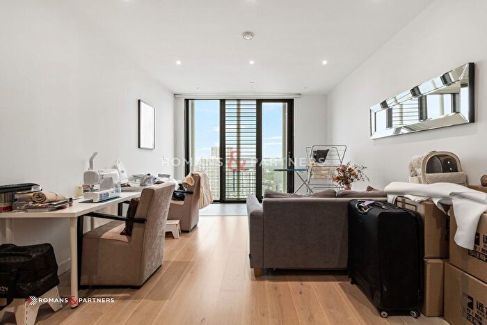 2 Bedroom Flat To Rent In Stratosphere Tower, Stratford, E15