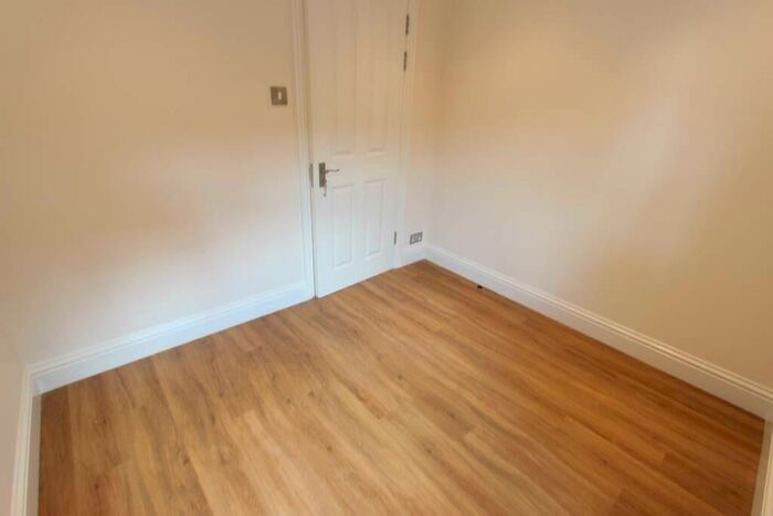 2 Bedroom Apartment To Rent In Chase Side, London, N14