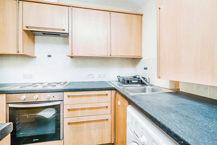 2 Bedroom Flat For Sale In Cathedral Road, Pontcanna, Cardiff, CF11