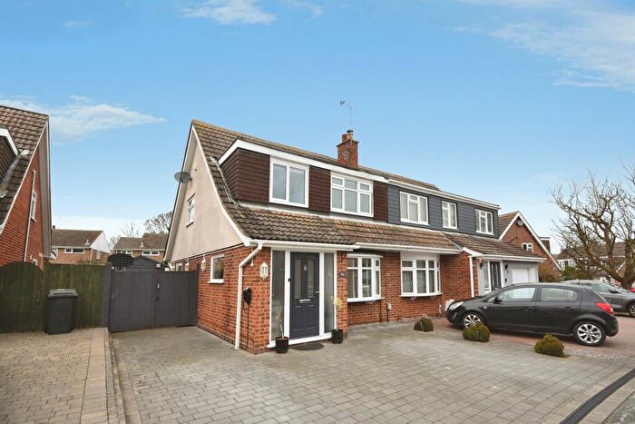 3 Bedroom Semi-Detached House For Sale In Braziers Close, Chelmsford, CM2