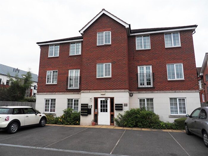 3 Bedroom Flat For Sale In Cherry Croft, Kingfisher Way, Loughborough, LE11