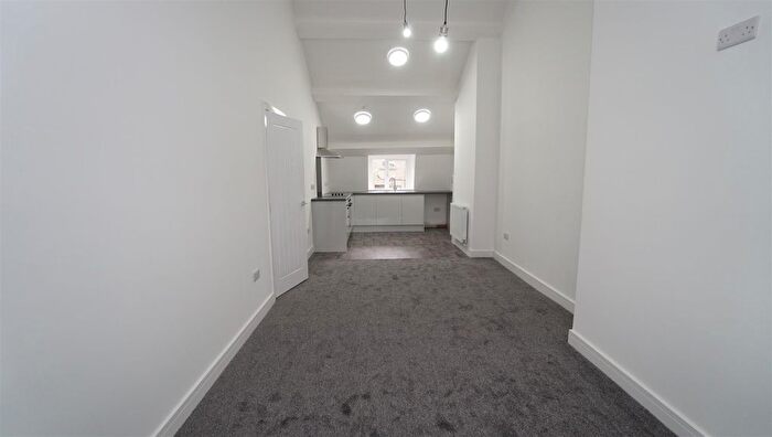 1 Bedroom Flat To Rent In Atkinson Street, Shipley, BD18