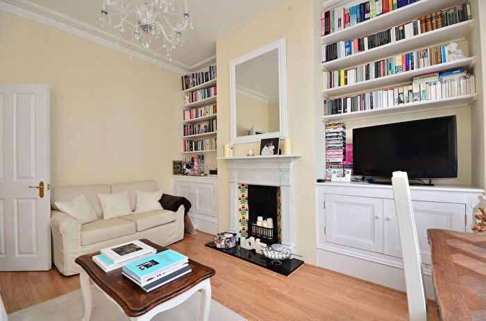 1 Bedroom Flat To Rent In Waldemar Avenue, Fulham, London, SW6