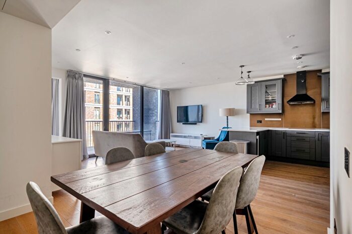 3 Bedroom Flat To Rent In Emery Way, Wapping, E1W