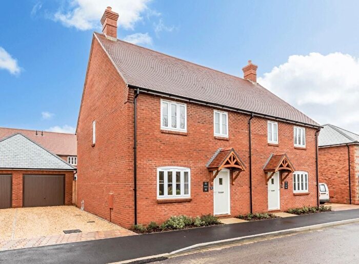 3 Bedroom Semi-detached House For Sale In Three Lanes Way, Puddletown, DT2