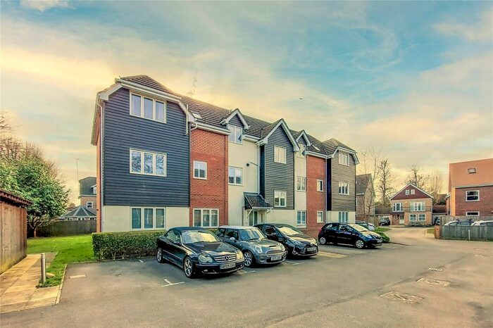 1 Bedroom Flat To Rent In Pendenza, Cobham, Surrey, KT11