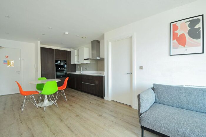 2 Bedroom Flat For Sale In Lockside Lane, Salford, M5