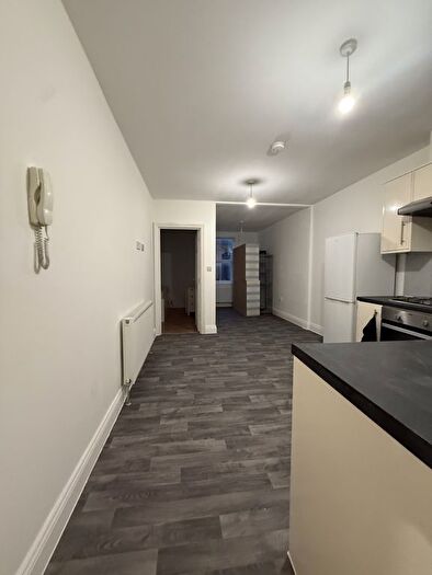 2 Bedroom Flat To Rent In Clayton Road, Hayes, UB3