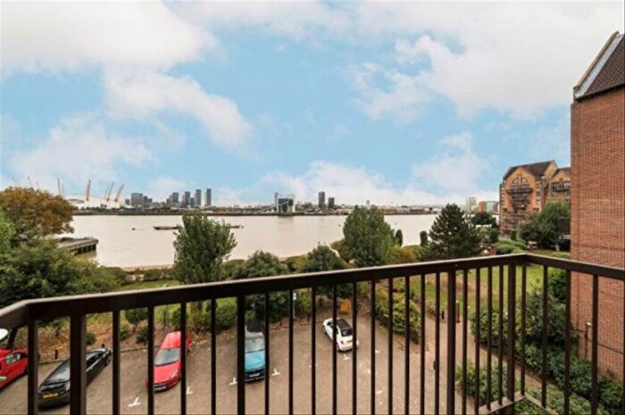 2 Bedroom Flat To Rent In Amsterdam Road, London, E14