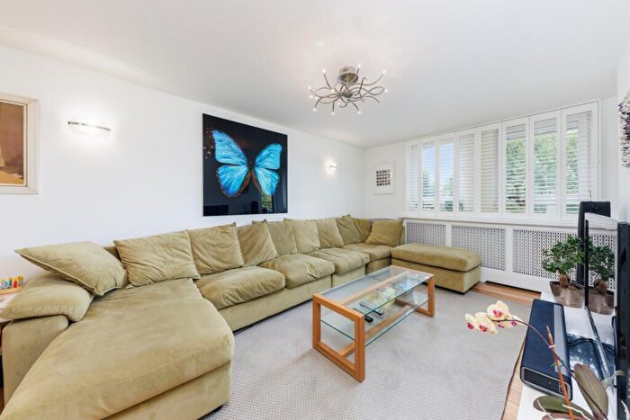 2 Bedroom Apartment To Rent In St Anthonys Close London, E1W