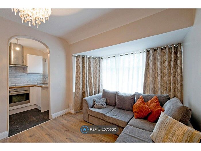 2 Bedroom Flat To Rent In London, London, EN1