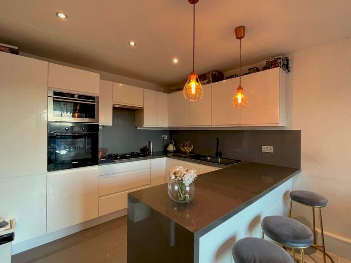 2 Bedroom Flat To Rent In Wapping Lane, Wapping/Tower Bridge, E1W