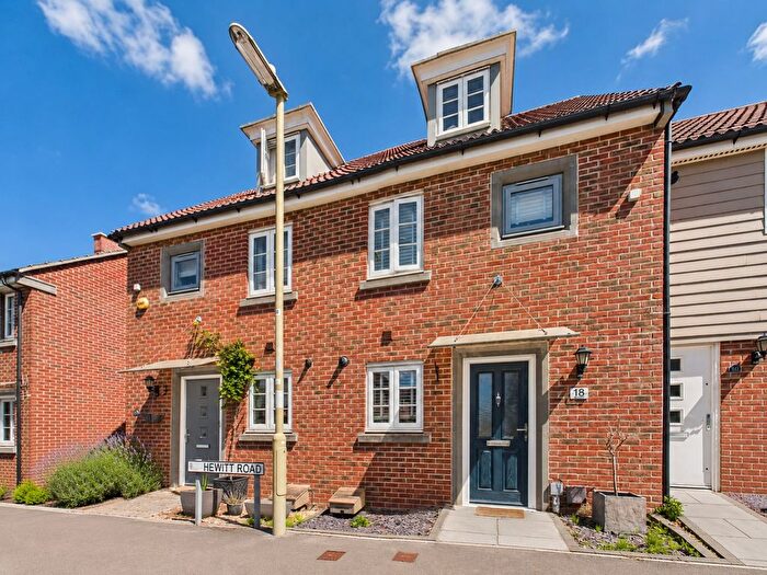 3 Bedroom Terraced House For Sale In Hewitt Road, Basingstoke, Hampshire, RG24