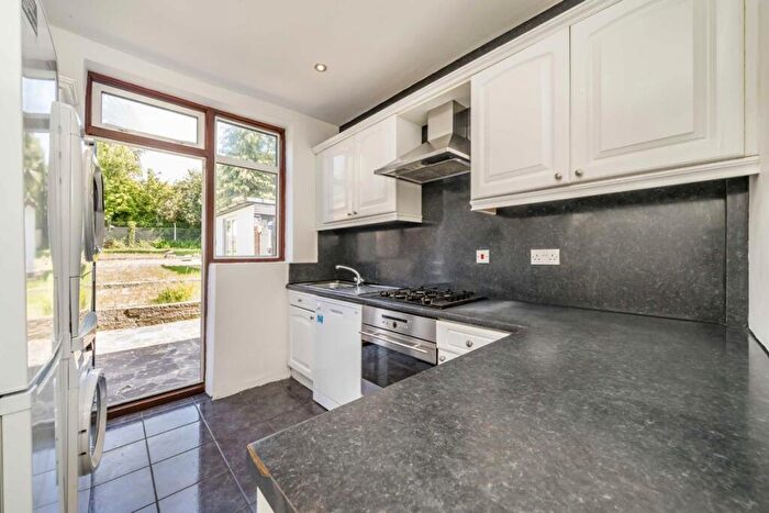 3 Bedroom Detached House To Rent In Courthouse Road, North Finchley, N12