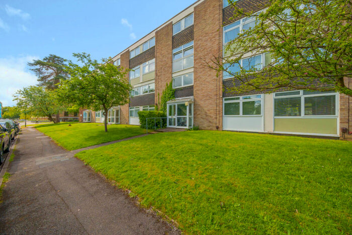 3 Bedroom Maisonette To Rent In Copenhagen Way, Walton On Thames, KT12