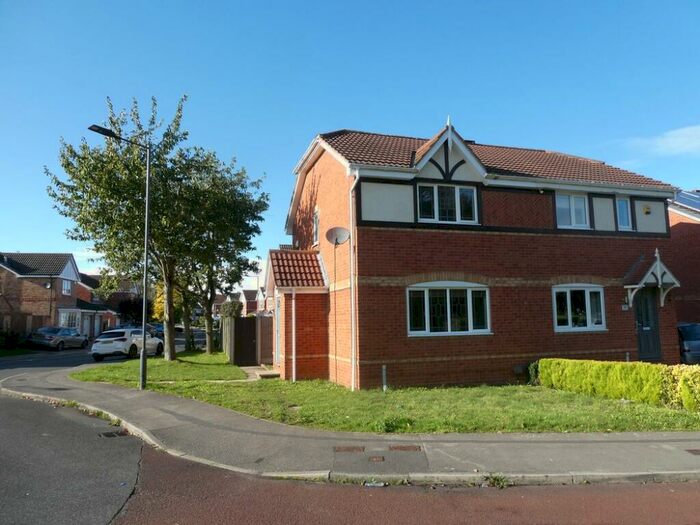 3 Bedroom Semi-Detached House To Rent In Chatsworth Drive, Rossington, DN11