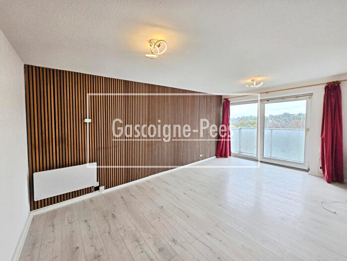2 Bedroom Flat To Rent In Basinghall Gardens - Sutton, SM2