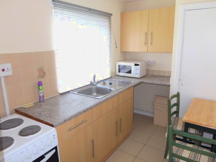 1 Bedroom Flat To Rent In Flat Long Lane, Dalton, Huddersfield, HD5