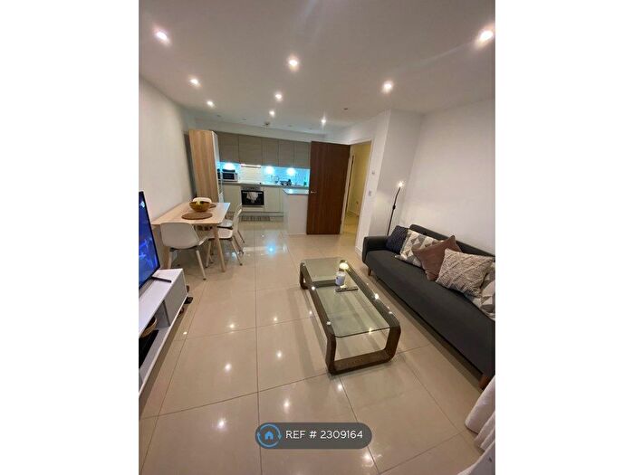 1 Bedroom Flat To Rent In Crested Court, London, NW9