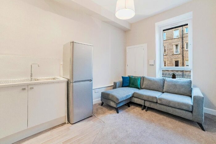 2 Bedroom Flat To Rent In Ogilvie Terrace, Shandon, Edinburgh, EH11