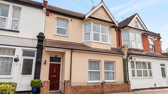 2 Bedroom Flat To Rent In West Road, SS0