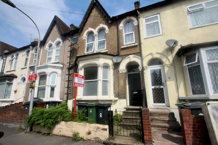 2 Bedroom Flat To Rent In Coppermill Lane, Walthamstow, E17