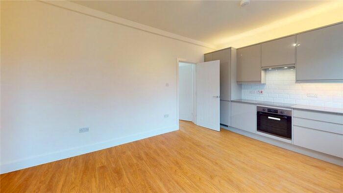 3 Bedroom Flat To Rent In North Ealing, London, W5